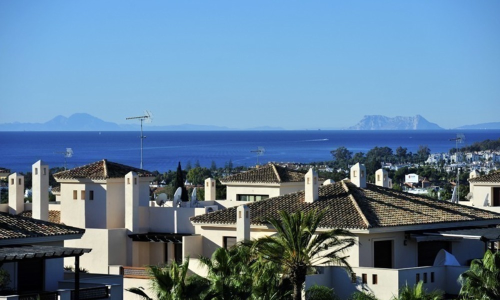 Appartements à vendre à proximité de toutes les commodités et de Puerto Banus à Nueva Andalucia, Marbella 1148
